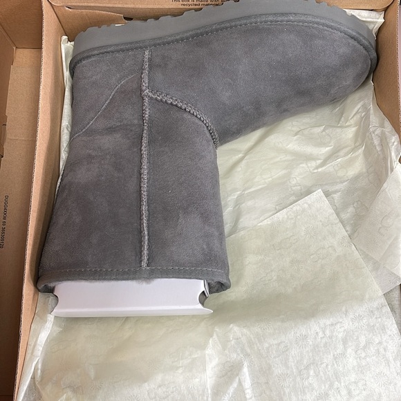 🎁 UGG Women's Classic Short II Boot - Picture 14 of 16